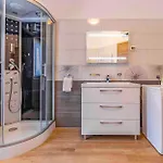 Istriensonne - Nasti Ap 1,2,3,4 Mit Pool * Banjole