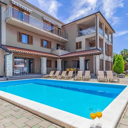 Istriensonne - Nasti 1 - 4 Mit Pool * Banjole